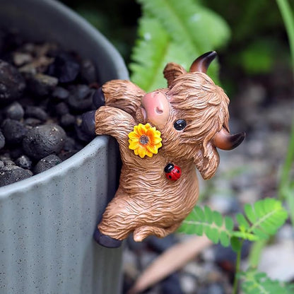 CXYCzsbjCute Rock Climbing Highland Bull Statue Flowerpot Hugging Device, Resin Hanging Highland Bull Statue Outdoor Decorative Fence, Courtyard Lawn Garden Courtyard Decoration