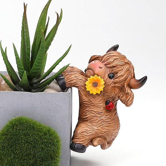CXYCzsbjCute Rock Climbing Highland Bull Statue Flowerpot Hugging Device, Resin Hanging Highland Bull Statue Outdoor Decorative Fence, Courtyard Lawn Garden Courtyard Decoration